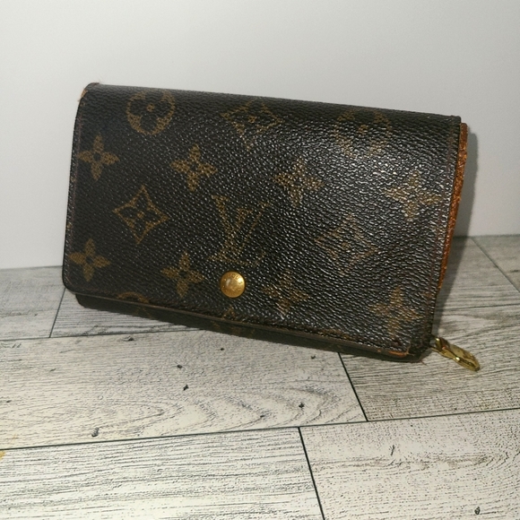 Louis Vuitton Handbags - Authentic Louis Vuitton Wallet Brown Tan Coin Purse